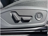Audi正規ディーラーが高品質をお約束。高度な訓練・教育を受けたAudi専任メカニックが、100項目にもおよぶ精密な点検を実施いたします。すべてをクリアしたAudi車だけが、あなたのお手元に届けられるのです。