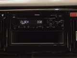 純正CDチューナーにはAUX入力端子がついてますので外部入力から音楽などを楽しめます。その下には1DIN分の小物入れがついています。CDケースなどを入れるのに便利です。