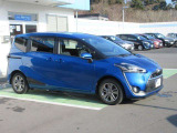 広々とした車内空間に優れた燃費性能。更にデザインも上質で人気のお車です!