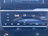 オートエアコンは、気温を設定すれば自動調整。車内をいつでも快適空間にしてくれます♪