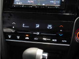 【オートエアコン】温度を設定すれば自動で快適な車内温度を保ちます。エアコン内部の高性能脱臭フィルターで車内のアレルゲンや花粉を除去。