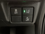Hondaセンシング用の、VSA(ABS+TCS+横滑り抑制)解除と路外逸脱抑制機能のオンオフスイッチなどはハンドルの右側に装備しています。