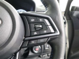 《クルーズコントロール》高速道路でアクセル操作なしでも車が自動でスピードを保ってくれる機能です。操作さえ覚えてしまえば、長距離の高速は楽々走れます!
