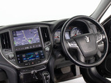 ★使いやすさや安全性を追求したステアリング周り!高級車ゆえにスイッチ類が多いのも特徴ですね!考え尽くされた配置ですぐに使いこなす事が出来ますのでご安心下さい!是非、体感してみて下さい!!