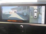 パノラミックビューモニター付きです。車両を上から見たような映像をディスプレイオーディオ画面に表示。運転席からの目視だけでは見にくい、車両周辺の状況をリアルタイムでしっかり確認できます。