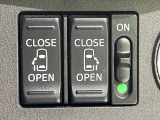 【両側パワースライドドア】スマートキーや運転席のスイッチで後席両側スライドドアの開閉が可能♪電動だから力を入れてドアを開ける必要が無く、小さなお子様でも簡単に開け閉めでき快適です♪