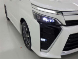 フォグランプ装着車です。暗い夜道の車両前方を明るく照らします