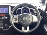 視認性の良いメーターで、運転中も情報がひと目で確認できて安心。見やすさにこだわったデザインで、毎日のドライブがもっと快適に