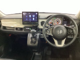 車内は光触媒抗菌消臭施工済です。スタイリッシュなデザインでスポーティなインパネ周りを演出します。グローブボックスやカップホルダーのほかにトレーなどたくさんの収納スペースが付いています。