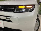 【LEDヘッドライト】悪天候や夜間走行時も良好な視界を確保し安心して運転できる高輝度LEDヘッドライトを装備!点灯速度が早く、消費電力も抑えられています。