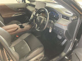 運転席に気になる汚れや傷はなく良好な状態です