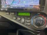【オートエアコン】一度お好みの温度に設定すれば、車内の温度を検知し風量や温度を自動で調整。暑い&hellip;寒い&hellip;と何度もスイッチ操作をする必要はありません。快適な車内空間には必須の機能ですね♪