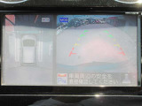 ナビ画面にアラウンドビュ-モニタ-の映像を映し出しています。  狭い場所での車庫入れをサポ-トしてくれる便利アイテムです。