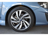 純正18インチアルミホイル/タイヤサイズは225/45R18です