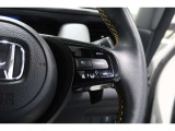Hondaセンシングの機能のひとつ、アダプティブクルーズコントロール付!アクセルから足を離しても設定したスピードと前車との車間を保ち走行してくれます!車線維持もアシスト☆高速道路で疲労軽減ですね☆