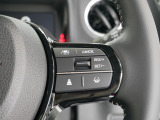 【ACC〈アダプティブ・クルーズ・コントロール〉】予め設定した車速内でクルマが自動的に加減速。前走車との適切な車間距離を維持しながら追従走行しドライバーの運転負荷を軽減します。