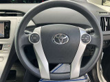 運転中でも簡単な操作ができるステアリングスイッチついてます♪