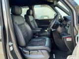 体を包み込む形のシートなので、長時間運転しても疲れません。
