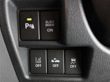 トラクションコントロールとは、すべりやすい路面での発進時や加速時にタイヤの空転を抑え、駆動力確保に貢献する機能です。詳細は販売店スタッフまでおたずねください。
