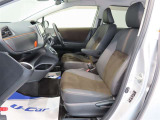 フロントシート 運転席と助手席の間にはスペースがあるので、お荷物やゴミ箱等置くことができます^^