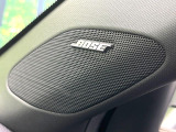【BOSEサウンドシステム】メーカーオプションの高品位サウンドシステムを搭載。専用のチューニングが施された大小様々なスピーカーから良質なサウンドが奏でられ、臨場感あふれる音響空間を演出します。