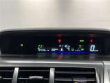 メーターが運転席から見やすいインパネ中央部に配置してるので走行中の視線移動が少なく快適です。