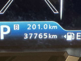当社でご購入していただいた全ての車両はご納車前に、しっかり点検・整備してからのご納車になります。点検部位はエンジンオイル交換・ワイパーゴム・ブレーキ点検・調整・その他を確認の上ご納車致します。