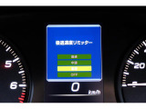 後退時に誤ってアクセルを踏み過ぎても急発進しません。後退時リミッター機能。速度は3段階から設定できます。