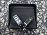 【スマートキー】キーをバッグやポケットに入れたままでもドアロックの開閉が出来るほか、エンジンキーを挿さなくてもエンジンスタートストップが出来ちゃいます!