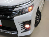 LEDヘッドライトです。デザイン性がよくとても明るいので、夜間の走行や悪天候でも安心です。しかも長寿命!