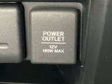 アクセサリーソケットはUSBのアダプターなどをつければ、スマホの充電にも使えます。