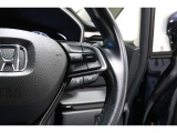 Hondaセンシングの機能のひとつ、アダプティブクルーズコントロール付!アクセルから足を離しても設定したスピードと前車との車間を保ち走行してくれます!車線維持もアシスト☆高速道路で疲労軽減ですね☆