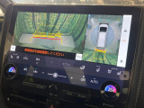 【パノラミックビューモニター】専用のカメラにより、上から見下ろしたような視点で360度クルマの周囲を確認することができます☆死角部分も確認しやすく、狭い場所での切り返しや駐車もスムーズに行えます。
