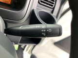 【オートライト】周りの明るさに応じて自動でヘッドライトの点灯・消灯ができる機能です!ライトの付け忘れ・消し忘れなどが無くなり、雨の日や夕方の走行も安心!トンネル通過時も便利ですね♪
