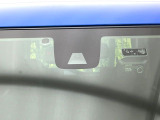 【エマージェンシーブレーキ】走行中に前方の車両等を認識し、衝突しそうな時は警報とブレーキで衝突回避と被害軽減をアシスト。より安全にドライブをお楽しみいただけます。