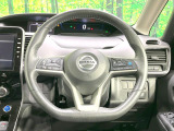 【純正革巻きステアリング】上質な革を使用することで、手にしっかり馴染みとても運転しやすいハンドルです♪