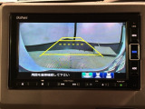 リバースギアに入れるだけで後方の表示へ切り替わります。夜間や雨の日の駐車も楽になりますよ。