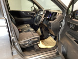 シートはフィット性も良く、楽な運転姿勢を保てます。