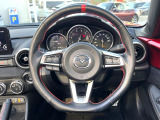 インテリアに合わせたデザインのステアリングは、運転される方のことも考え、運転しやすい形状、大きさです。是非一度、実際に触ってお確かめください。