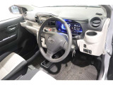 運転席周りは遊びにも通勤にも普段のお買い物にもピッタリ。日々のドライブに居心地のよいレイアウトです。