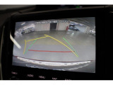後方の視認性を高めるリヤビューカメラを搭載。ガイド線が表示できますので、車庫入れがスムーズに行えます。