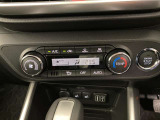 オートエアコンは温度を設定するだけで、自動で風量などを設定してくれます。運転しながら操作も必要ないので、安全性も向上します。