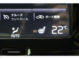 北欧の車らしく運転席助手席には、シートヒーターが装備されており、冬のドライブも快適です。10℃以下になると自動的にオンになる設定もできます。