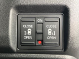 【両側スライドドア】駐車場で隣の車との間隔が狭く乗りにくい時、スライドドアなら安心!ドアオープン時も幅を取らず、開口部が広いので乗り降りがとっても簡単です。大きな荷物の出し入れも後席から可能♪