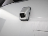 バックカメラが付いているので後方確認が非常にしやすいです。今や運転初心者も熟練者も必須装備!ついていて損はないですね♪