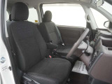 運転席のスペースはゆったりしていて、視界も広く確保されているので普段の運転からロングドライブまで快適です。