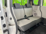 後部座席も気になるようなキズ・汚れやへたり等、大きなダメージはなく、良好な状態です。