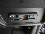 ETC付。高速道路の料金所はキャッシュレスで通過です。サービスエリア等にあるスマートインターの出入口も利用可能でとっても便利。ご納車後すぐにお使い頂けるようセットアップしてのお渡しとなります。