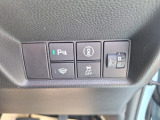 【安全装備】パーキングセンサーが付いておりますので後退時などに車両に障害物が接近するとお知らせしてくれます。便利な機能です