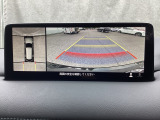 狭い場所での駐車やすれ違いなどでより的確な運転操作に役立つ360&deg;ビューモニターが装備されています。